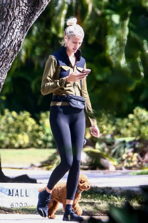 Devon Windsor - Out for a morning walk in South Florida