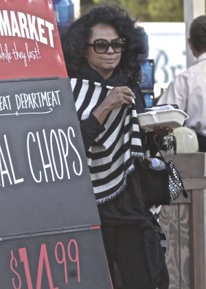 Diana Ross Leaves Bristol Farms in Beverly Hills