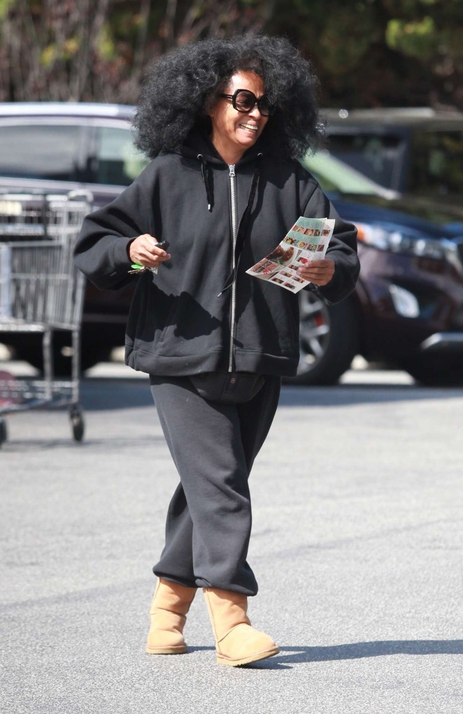 Diana Ross - Shopping at Bristol Farms in Beverly Hills