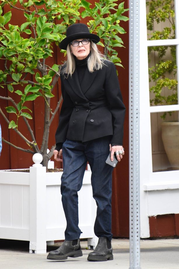 Diane Keaton - Seen with friend at Brentwood Country Mart