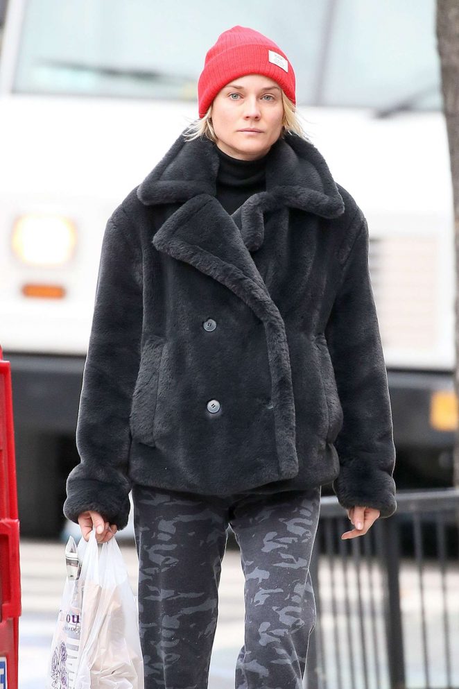 Diane Kruger shopping for groceries in Manhattan
