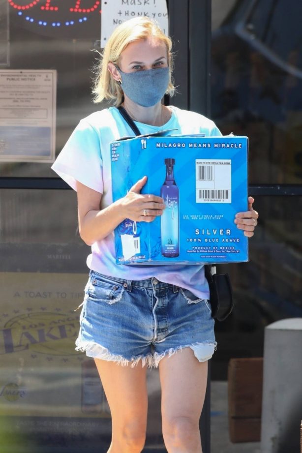 Diane Kruger - Stocks up on Blue Agave tequilana in Los Angeles