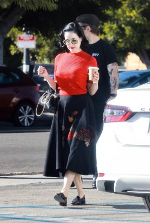 Dita Von Teese - Go for afternoon coffees in Los Angeles