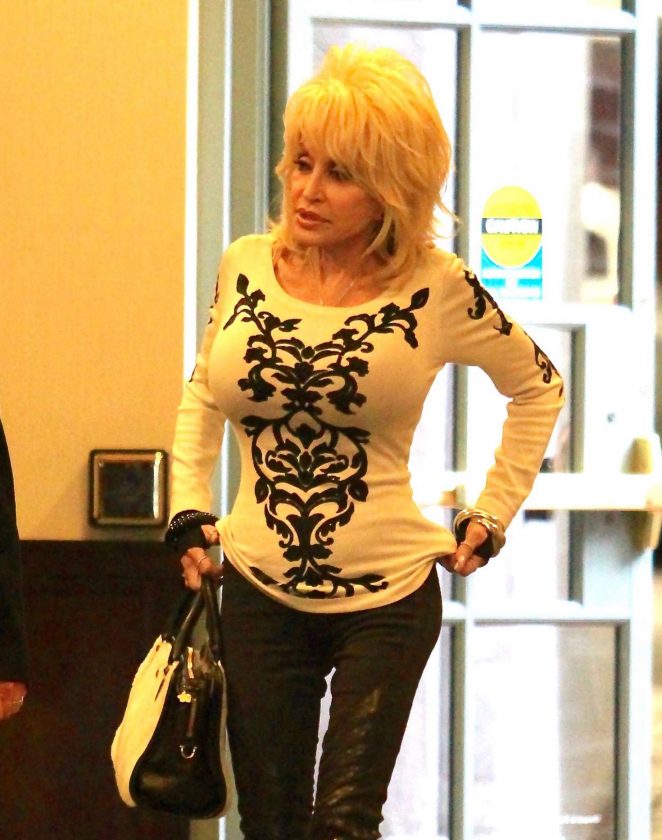 Dolly Parton Heading to the doctor's office in Beverly Hills