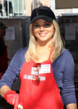 Donna D'Errico - Los Angeles Mission Thanksgiving Meal for the Homeless