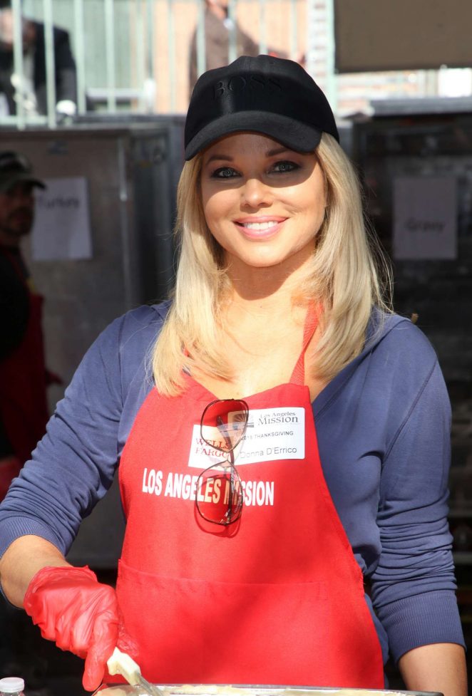 Donna D'Errico - Los Angeles Mission Thanksgiving Meal for the Homeless