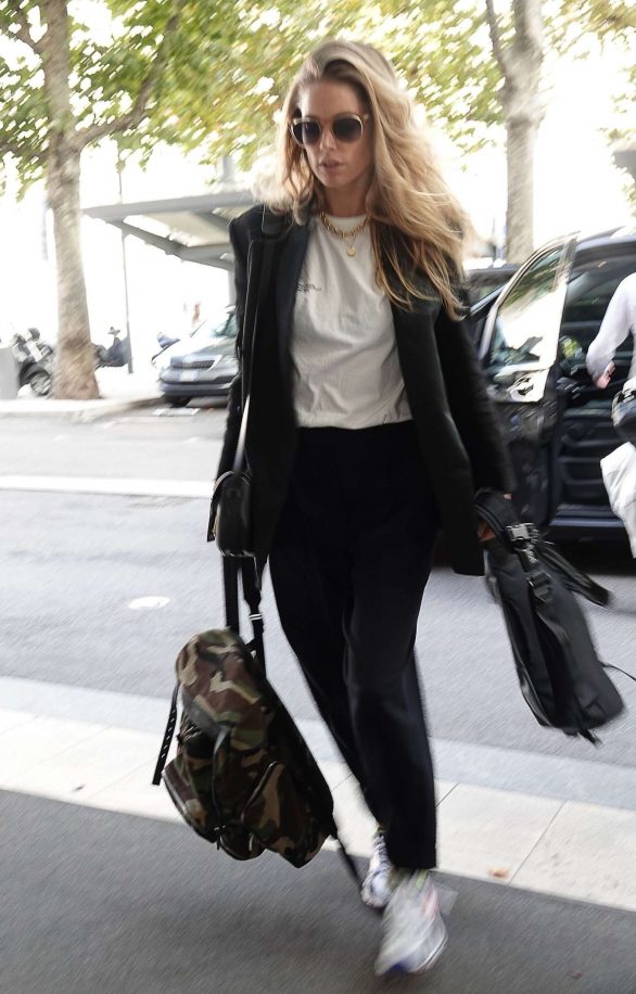 Doutzen Kroes - Arriving at the Armani Hotel at Milan Fashion Week