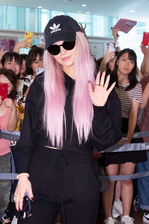 Dove Cameron - Arrives in Japan