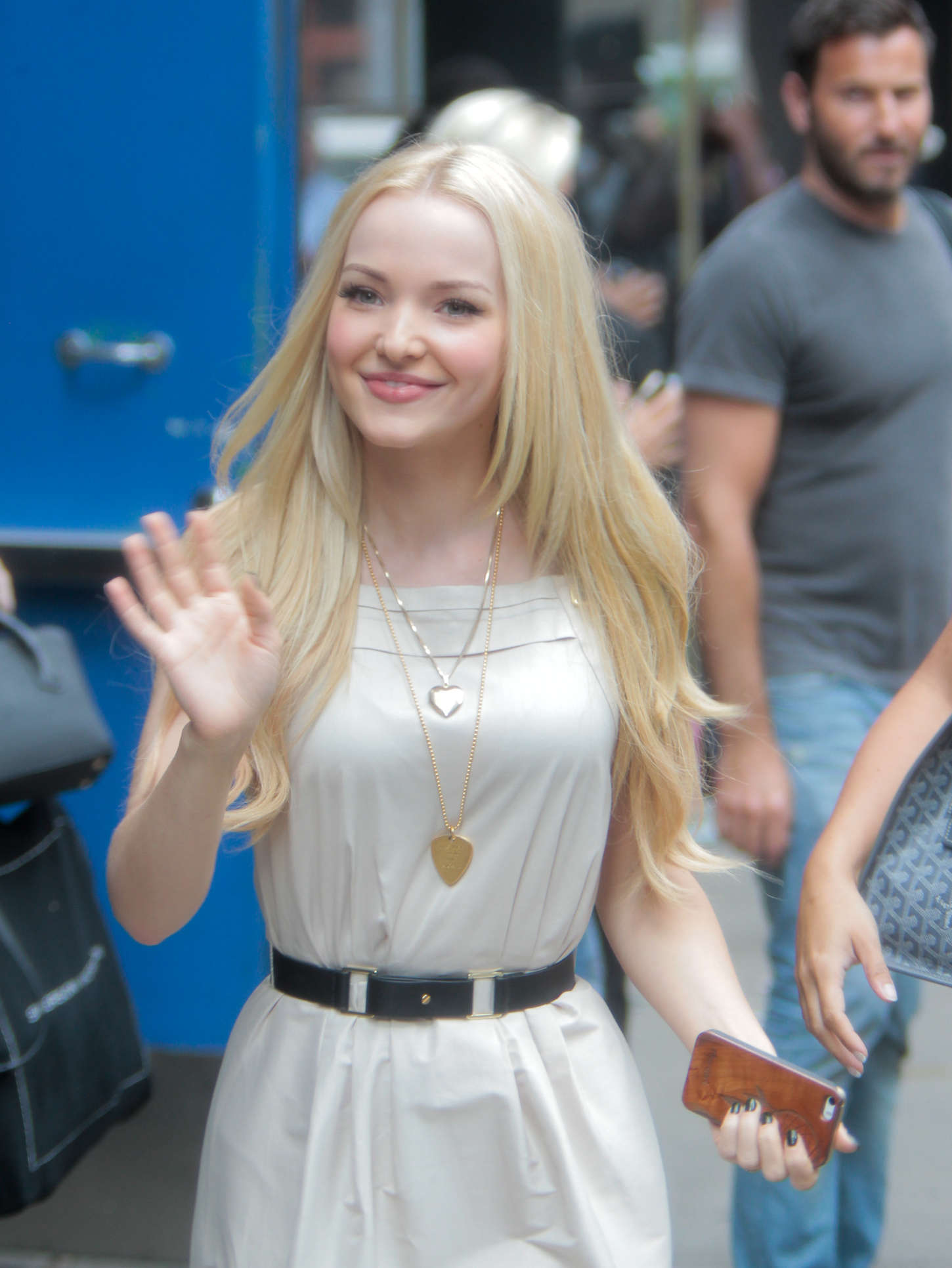 Index of /wp-content/uploads/photos/dove-cameron/arriving-at