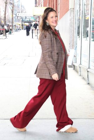 Drew Barrymore - Arriving at Drew Barrymore Show in New York