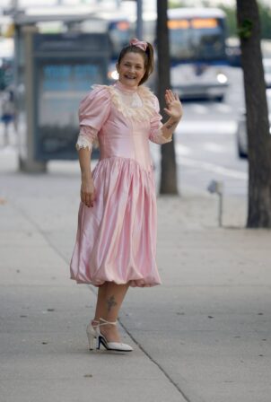 Drew Barrymore - Filming candids in New York