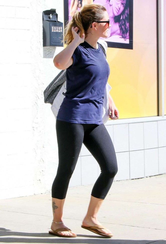 Drew Barrymore in Tights Heads to the gym in Studio City