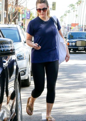 Drew Barrymore in Tights Heads to the gym in Studio City – GotCeleb