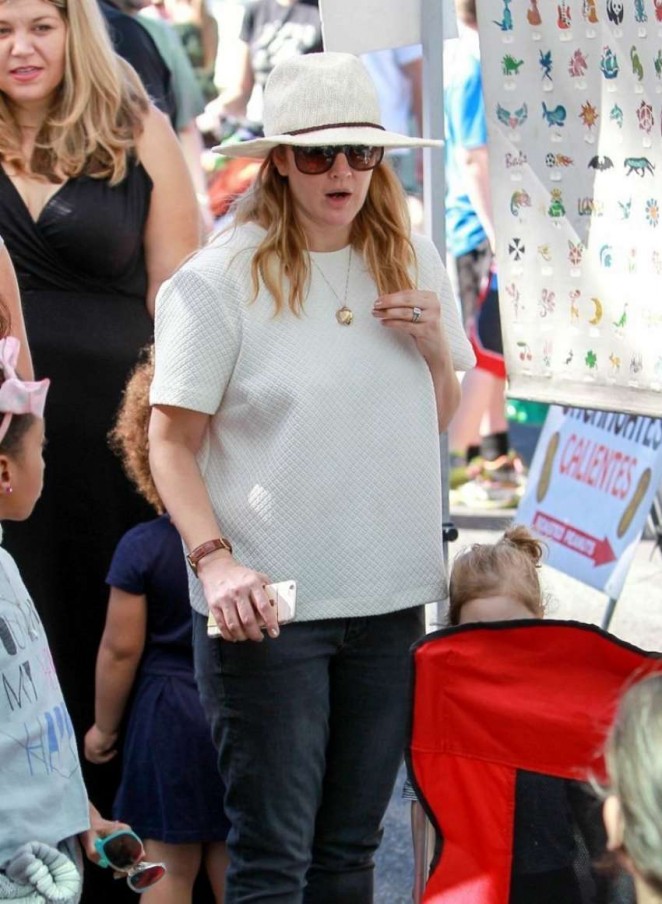 Drew Barrymore - Shopping at Farmers Market in Studio City