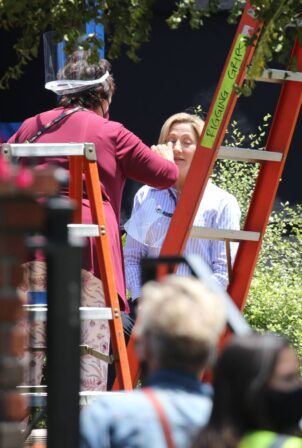 Edie Falco - As Hillary Clinton on the set of 'American Crime Story: Impeachment' in Los Angeles
