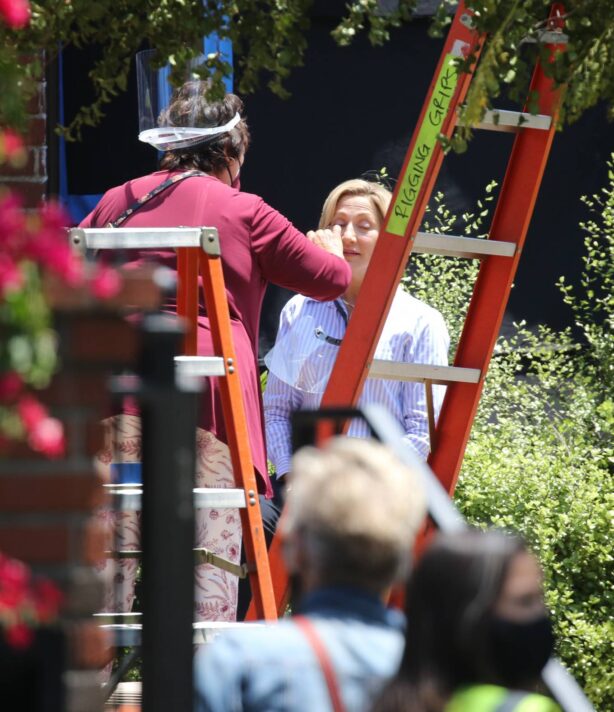 Edie Falco - As Hillary Clinton on the set of 'American Crime Story: Impeachment' in Los Angeles