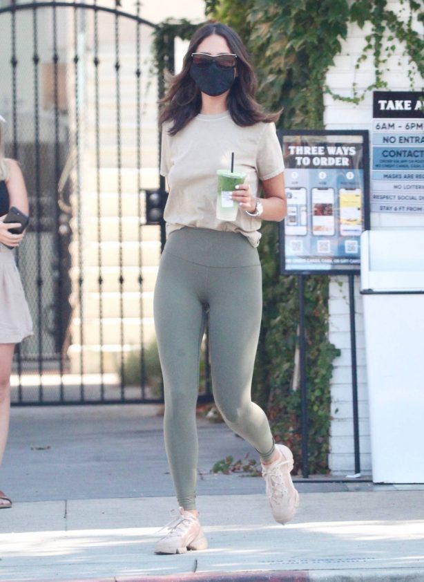 Eiza Gonzalez - Grabs an iced cold Matcha drink from Alfred Coffee in Studio City