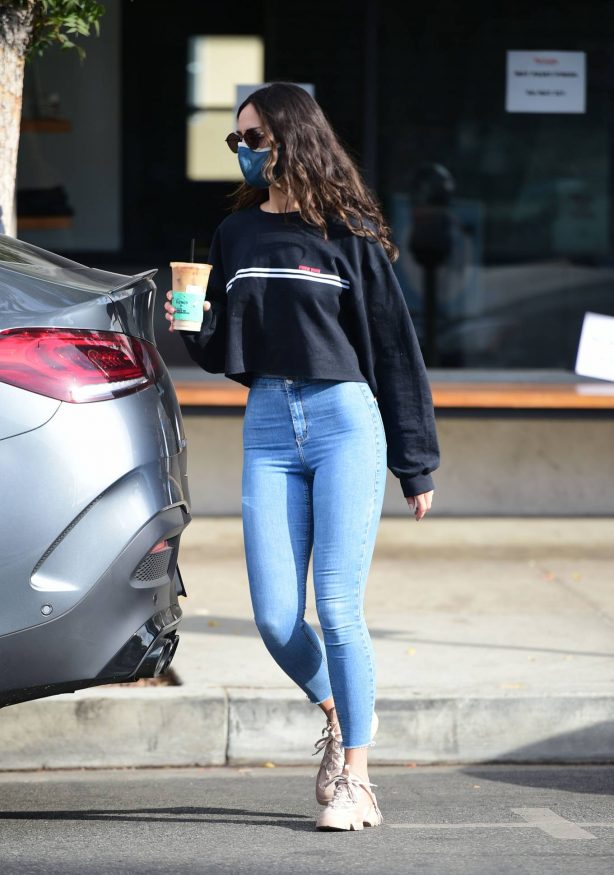 Eiza Gonzalez - In a skini denim pants at Alfred's in West Hollywood