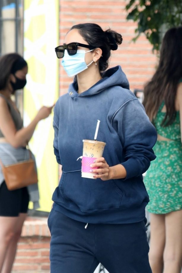 Eiza Gonzalez - Pick up a iced coffee in Los Angeles