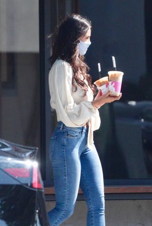 Eiza Gonzalez - Wears skinny denim while out for iced coffee in Studio City