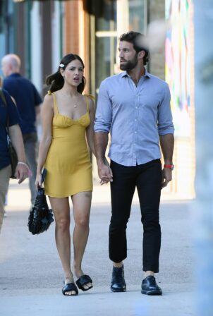 Eiza Gonzalez - With new boyfriend Paul Rabil hold hands in New York City
