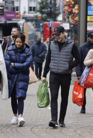 Ekin-Su Cülcüloğlu - With Vanessa Bauer shopping candids in London