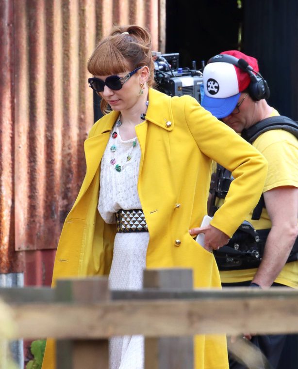 Eleanor Tomlinson - Filming scenes for series three of The Outlaws in Bristol