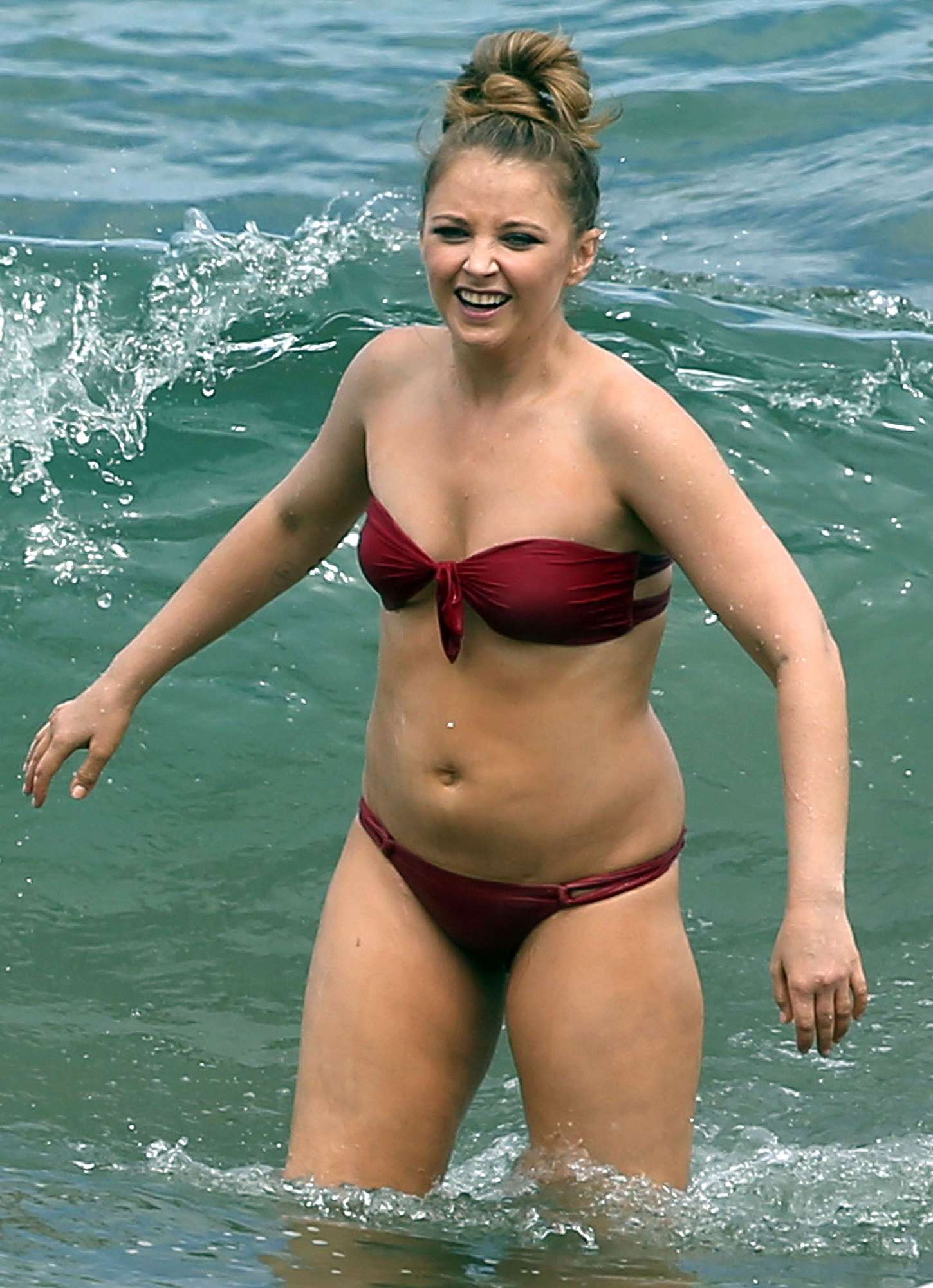 Elisabeth Harnois - Wearing Bikini at a beach in Maui. 