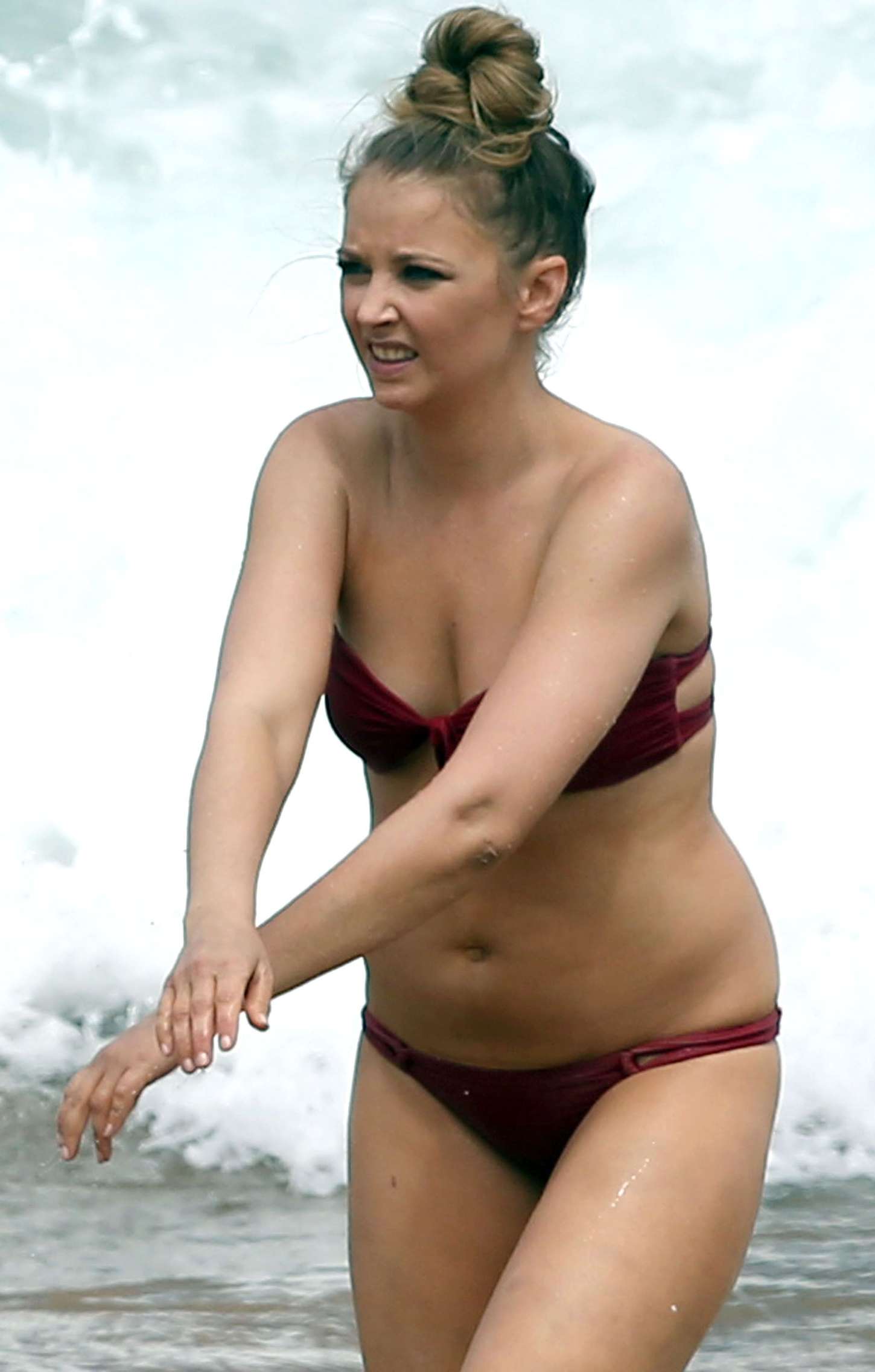 Elisabeth harnois in bikini