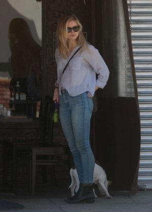 Eliza Scanlen - Leaving KIngs Cafe in West Hollywood