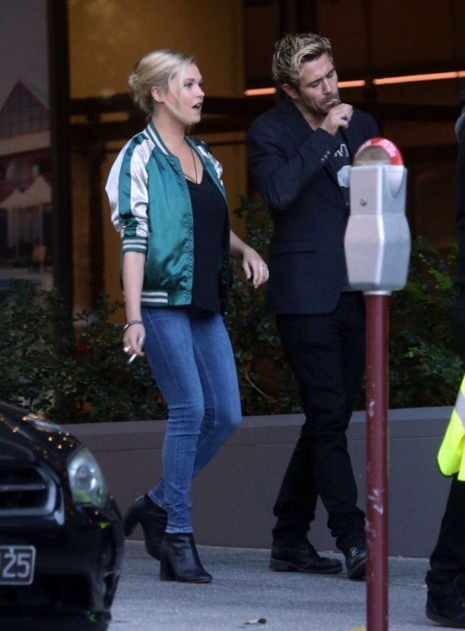 Eliza Taylor - Leaving her hotel in Perth