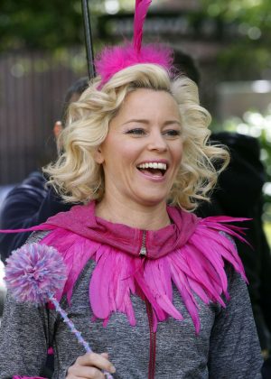 Elizabeth Banks films a scene with 'The Muppets' in New York