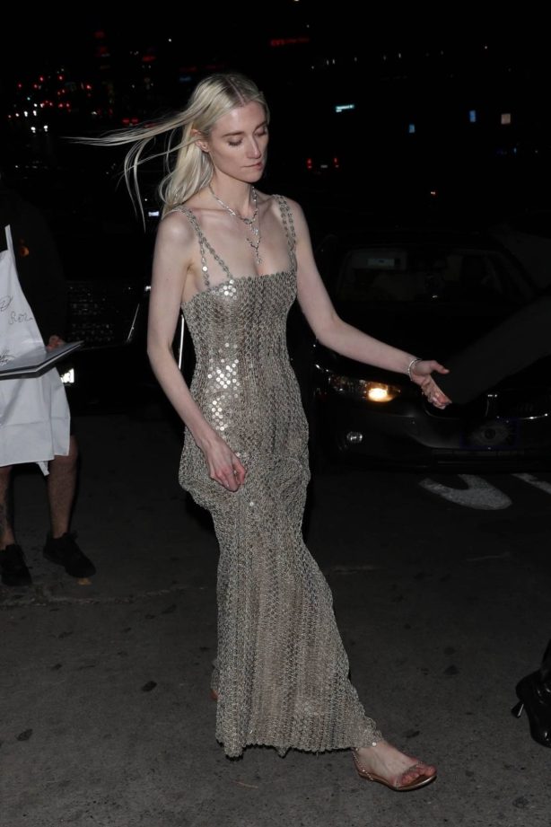 Elizabeth Debicki - Leaving the Golden Globes afterparty at Chateau Marmont in Los Angeles