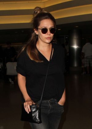 Elizabeth Olsen - Arrives at Los Angeles International Airport
