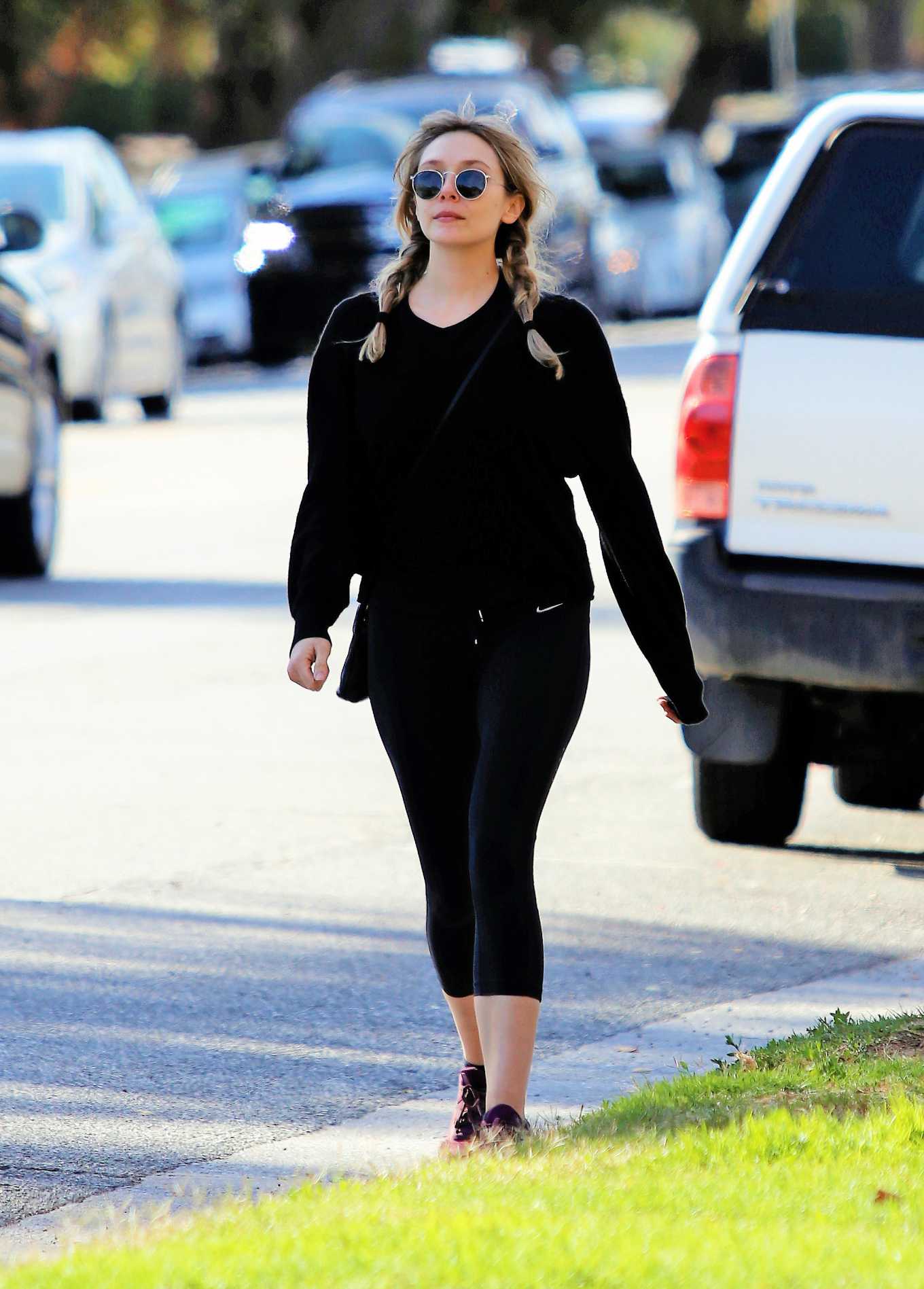 Elizabeth Olsen â€“ In a black Nike leggings out in Los Angeles