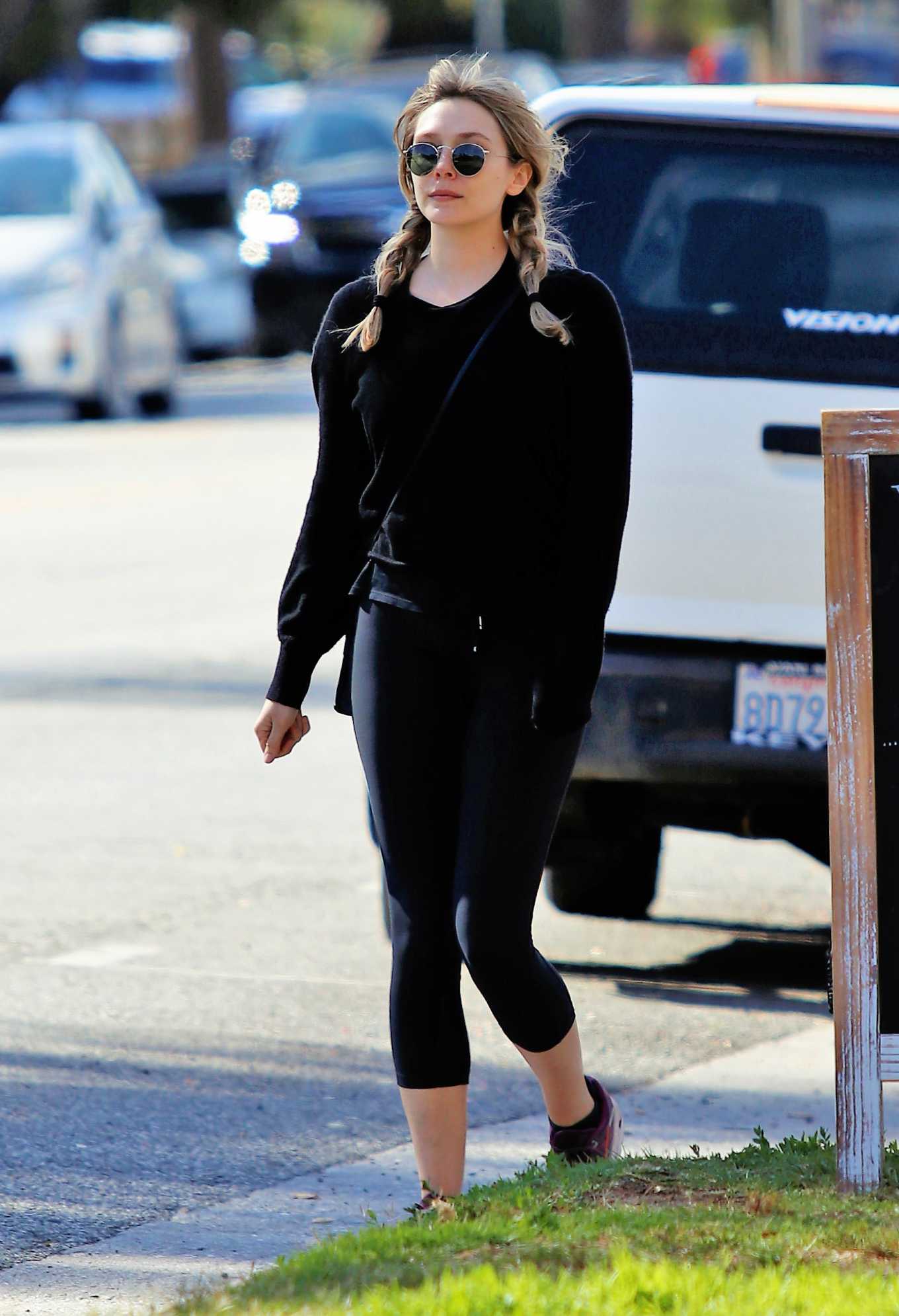 Elizabeth Olsen â€“ In a black Nike leggings out in Los Angeles