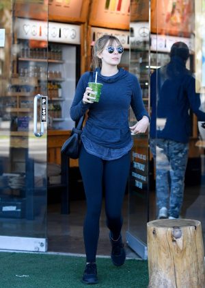 Elizabeth Olsen - Leaving a coffee bar in Los Angeles