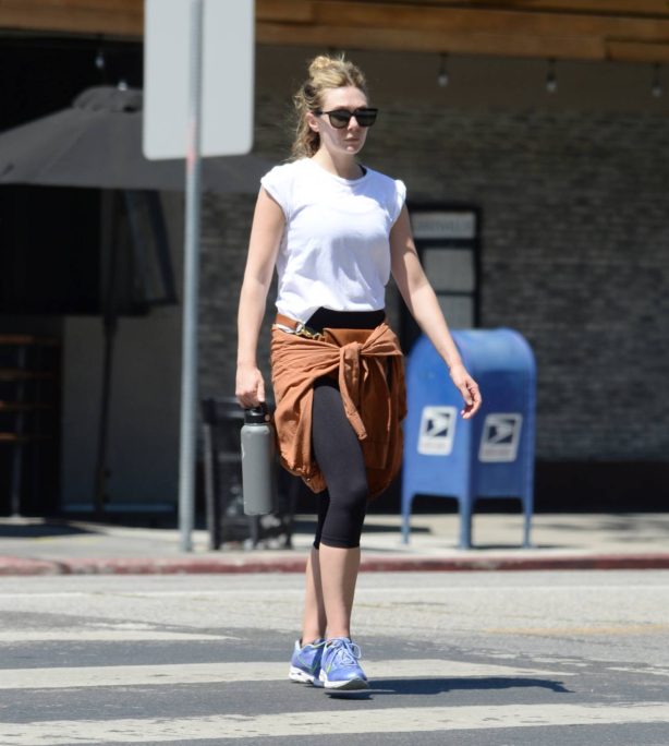 Elizabeth Olsen - Leaving a gym in Studio City
