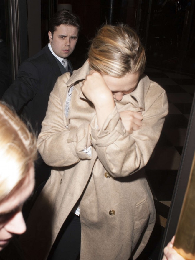Elizabeth Olsen - Leaving her hotel in London