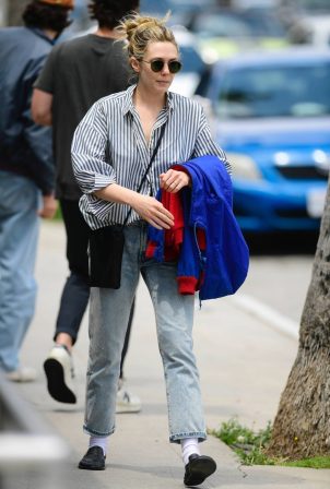 Elizabeth Olsen - Out for a lunch date in Los Angeles