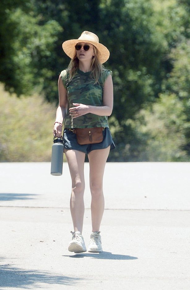 Elizabeth Olsen - Seen on a hike in Los Angeles