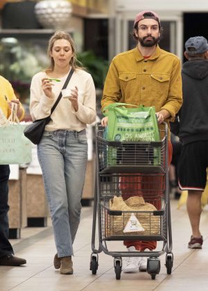 Elizabeth Olsen - Shopping at Whole Foods in LA