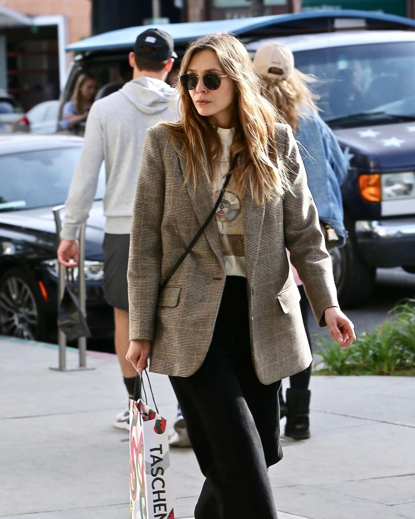 Elizabeth Olsen - Shopping in Beverly Hills-06 | GotCeleb