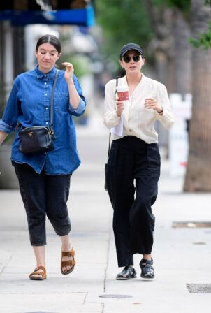 Elizabeth Olsen - Steps out with a friend in Los Angeles