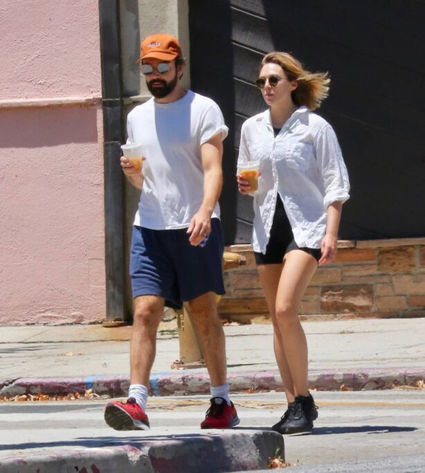 Elizabeth Olsen - Steps out with her husband in Los Angeles