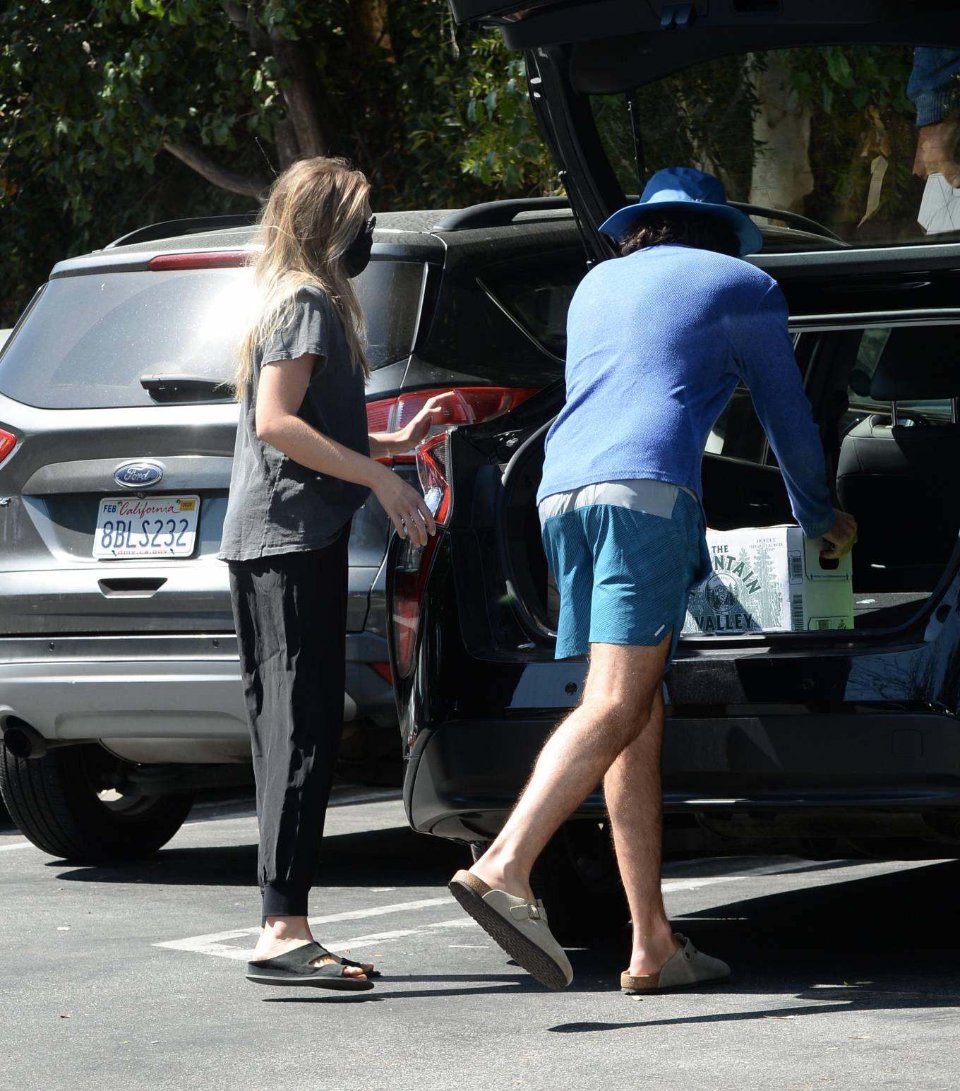 Elizabeth Olsen with fiance Robbie Arnett - Shopping in Sherman Oaks-24
