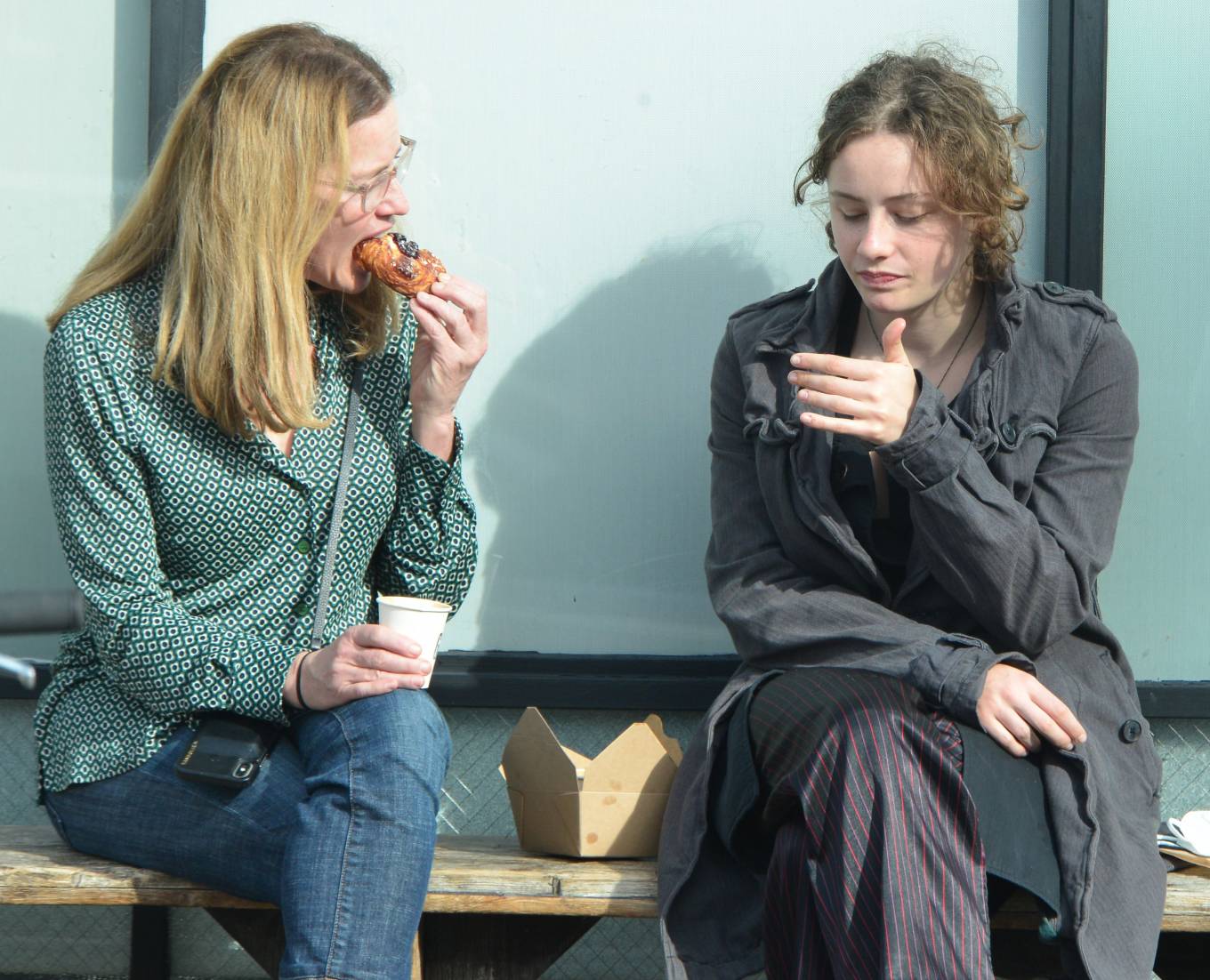 Elizabeth Shue - With Stella Street Guggenheim Grab a coffee in Venice