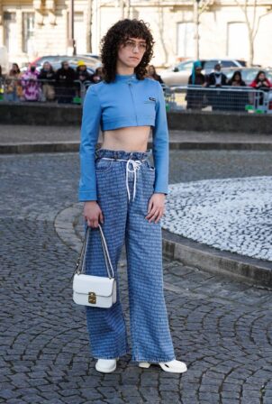 Ella Emhoff - Arrives at Miu Miu fashion show during Paris Fashion Week