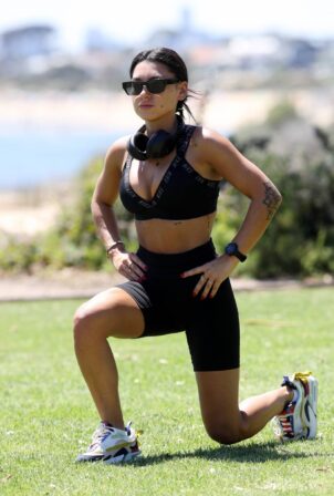 Ella May Ding - Goes for a run in Melbourne