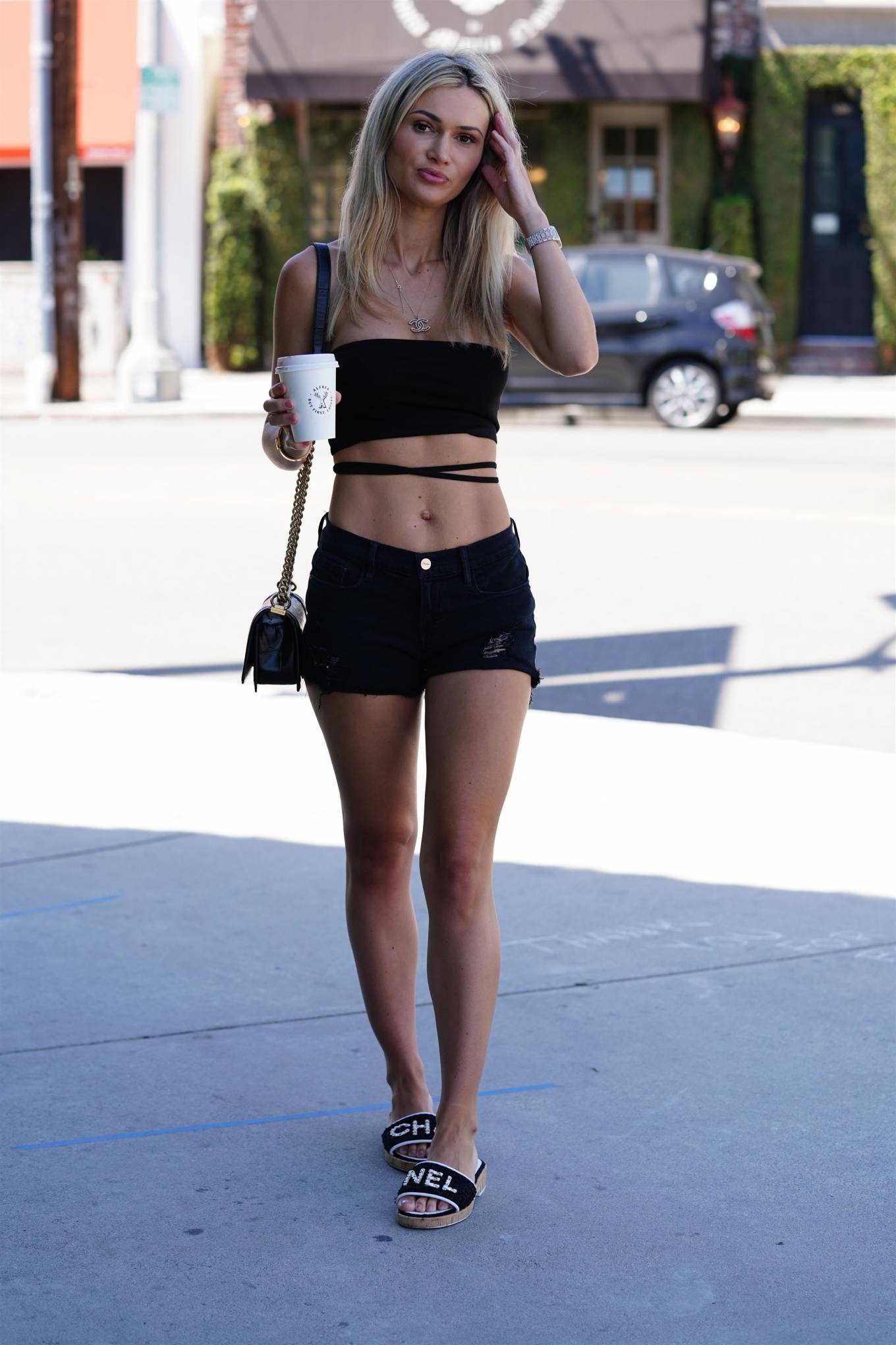 Ella Rose â€“ Stopping for coffee at Alfredâ€™s on Melrose Place in West Hollywood